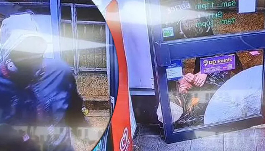 Soyguncu, kaçarken marketin kepenginin altına sıkıştı O anlar kamerada