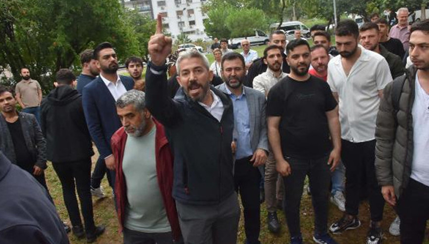 İzmirde LGBT programına karşı gergin basın açıklaması