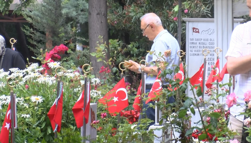 Edirnekapı Şehitliğinde buruk babalar günü