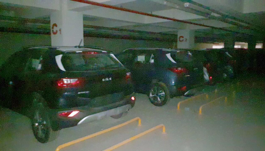 Diyarbakır Havalimanı otoparkında sıfır araç bilmecesi Diyarbakır Havalimanı otoparkında sıfır araç bilmecesi