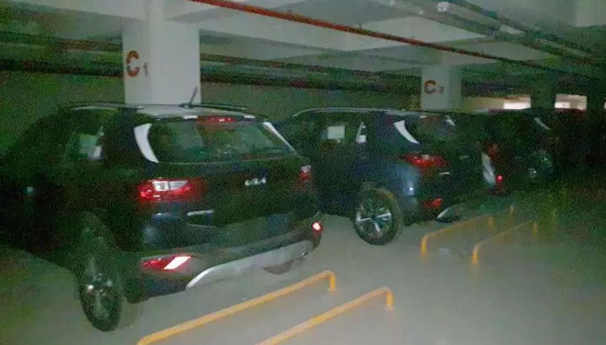 Diyarbakır Havalimanı otoparkında sıfır araç bilmecesi Diyarbakır Havalimanı otoparkında sıfır araç bilmecesi
