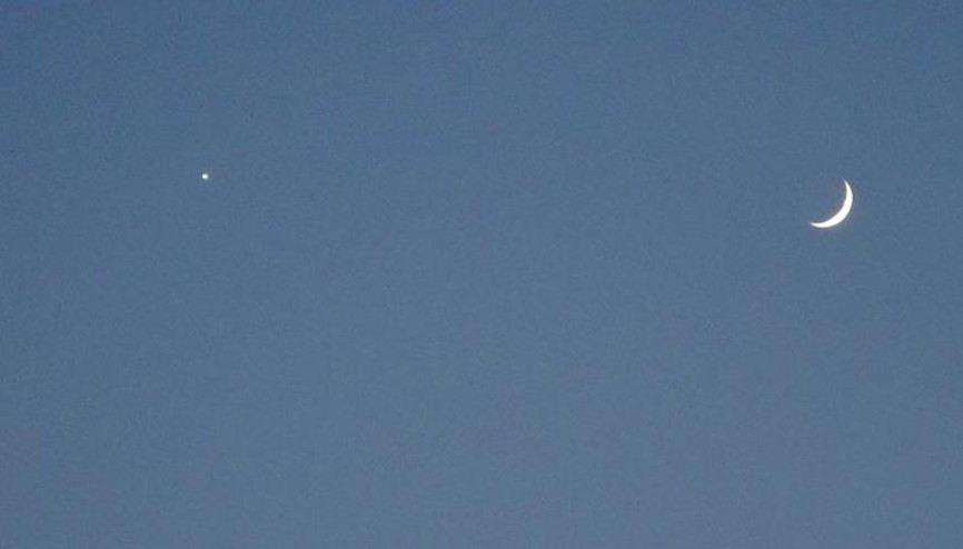 Ay ve yıldız gökyüzünde buluştu