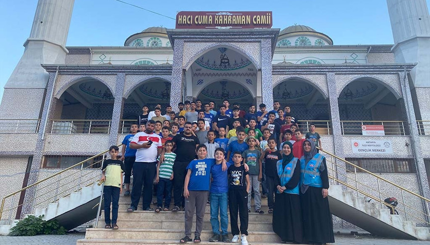 Bayram öncesi çocukların yüzünü güldürdüler