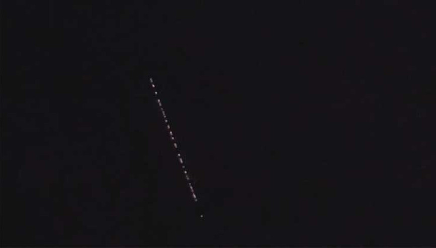 İzmir’de gökyüzünde görülen cisimler merak uyandırdı