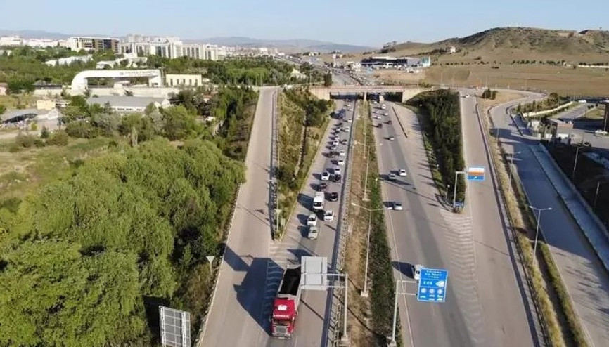 43 ilin geçiş güzergahında bayram trafiği başladı