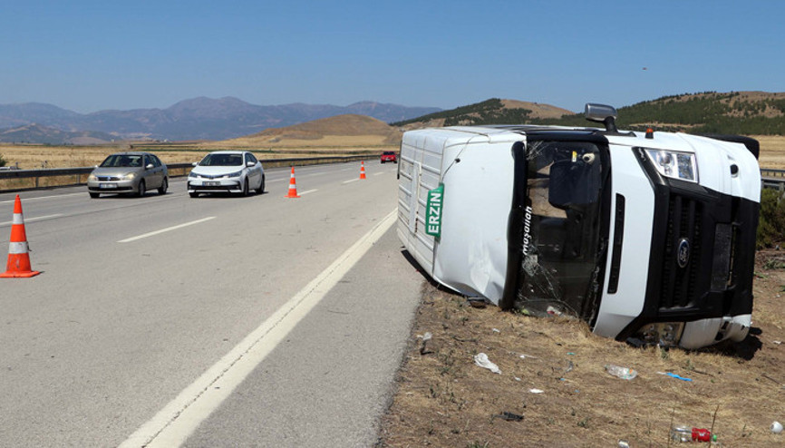 Tarım işçilerini taşıyan minibüs devrildi: 13 yaralı