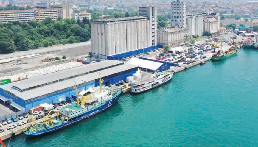 Tarihi Haydarpaşa bayisi Otomotivciler lojistik sorununu limana çadır kurarak çözüyor