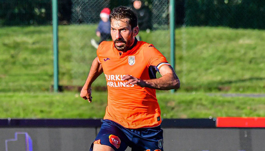 Başakşehir, Şener Özbayraklı ile 1 yıllık sözleşme imzaladı