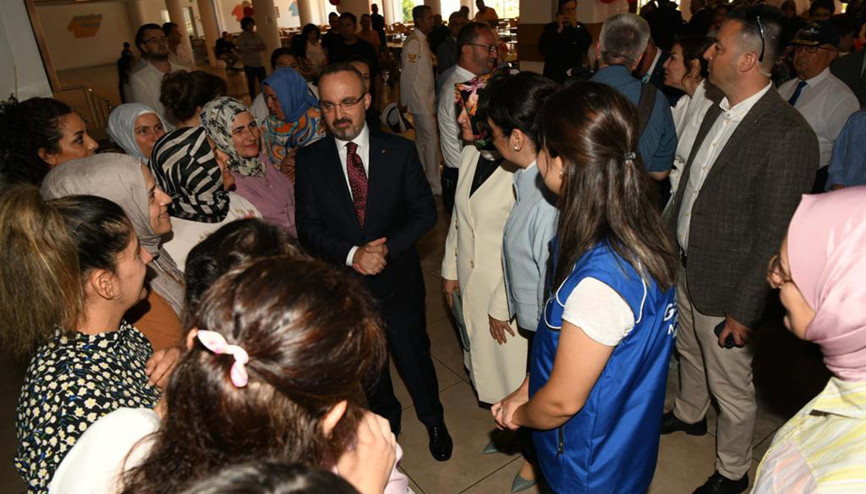 İçişleri Bakan Yardımcısı Turan, depremzedelerle bayramlaştı