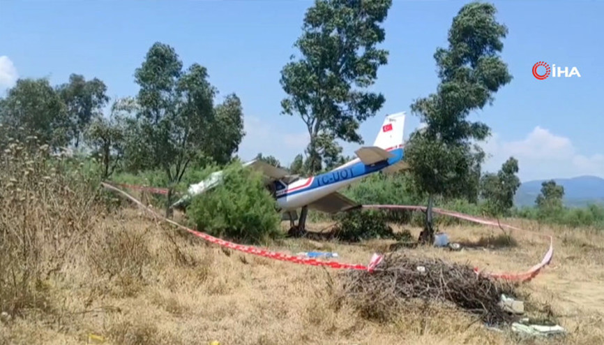İzmirde özel uçak araziye düştü