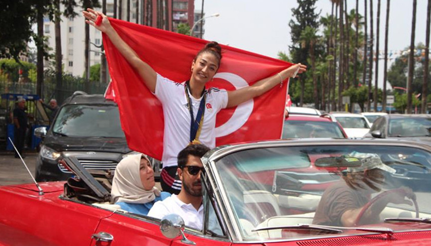 Dünya şampiyonu Nafia, çocukluk hayalini gerçekleştirdi