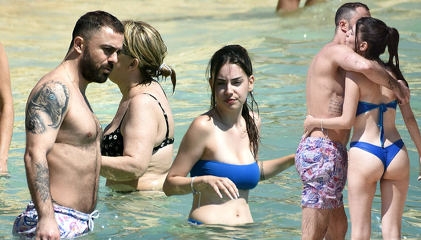 Çeşme âşıkları... Ünlü çiftin romantik tatili