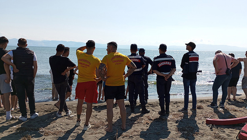 Denizde akıntıya kapılan 6 kişiden 2si öldü