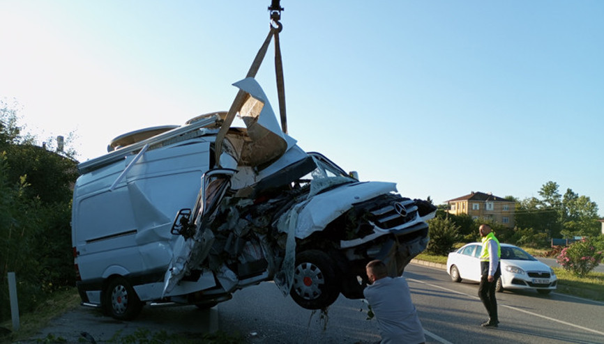 Samsunda feci kaza Canlı yayın aracı, beton direğe çarptı: 2 ölü, 1 yaralı