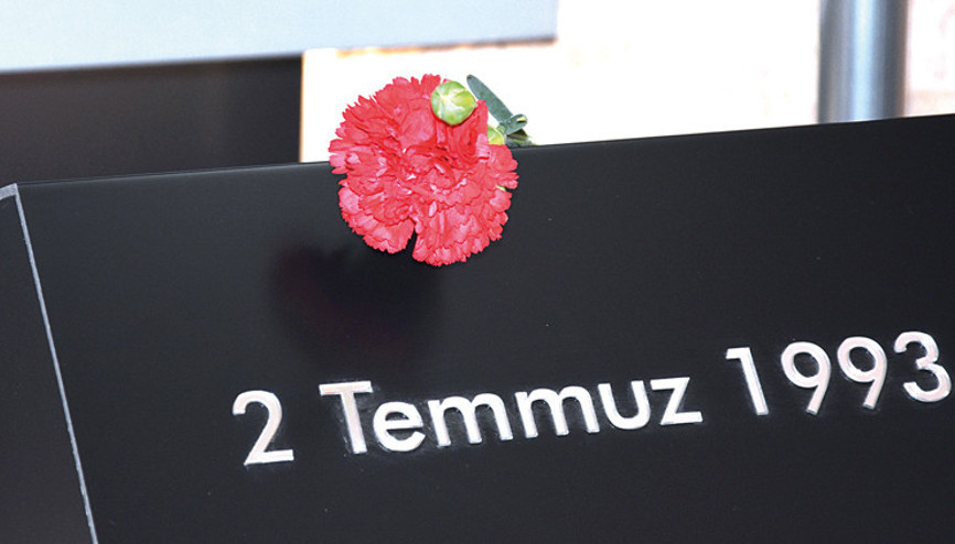 Madımak hâlâ yürek yakıyor 30. yıl karanfilleri