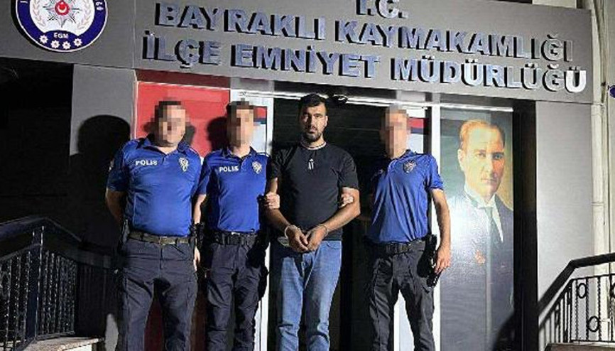 Manisada dehşet Annesini öldürdü, ölümle tehdit ettiği sevgilisinin evinin önünde yakalandı Manisada dehşet Annesini öldürdü, ölümle tehdit ettiği sevgilisinin evinin önünde yakalandı