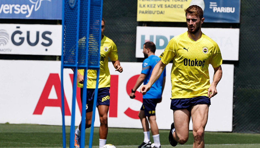 Fenerbahçe, günün ilk antrenmanında pas çalışması gerçekleştirdi