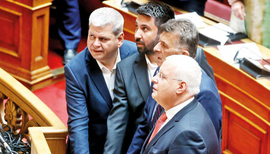 Yunanistan’da vekillerden 3 ayrı yemin