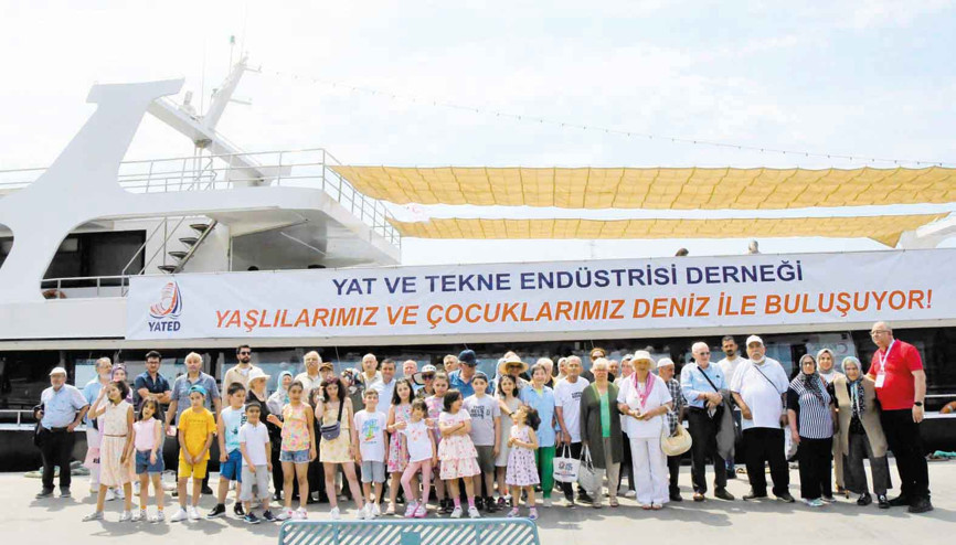 Yaşlılar ve çocuklar Boğaz’la buluştu