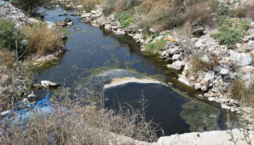 İzmir’in içme suyunu karşılayan baraj yakınına dökülen çöp ve moloza tepki