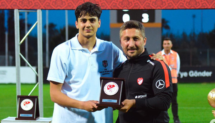 Beşiktaşın 16 yaşındaki oyuncusu Mustafa Erhan Hekimoğlu için övgü dolu ifadeler: Satışa çıksa değeri 50 milyon Euro’dan başlar