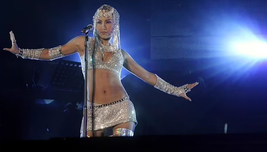 İntihara teşebbüs eden ünlü şarkıcı günlerdir komadaydı: Acı haberi ailesi verdi İntihara teşebbüs eden ünlü şarkıcı günlerdir komadaydı: Acı haberi ailesi verdi