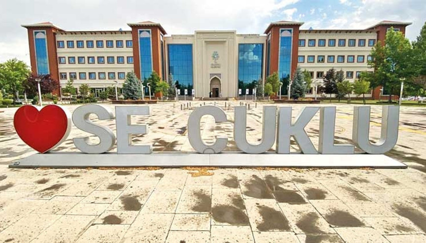 Tabeladaki ‘L’ harfi çalındı: ‘Kim aldıysa getirsin arkadaşlar’