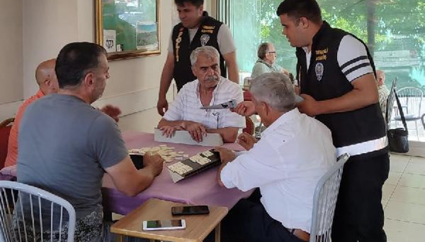 Tunceli’de dolandırıcılığa karşı polis, uyarı broşürü dağıttı