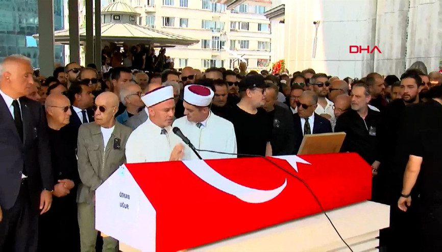 Özkan Uğur için Taksim Camiinde cenaze töreni düzenlendi