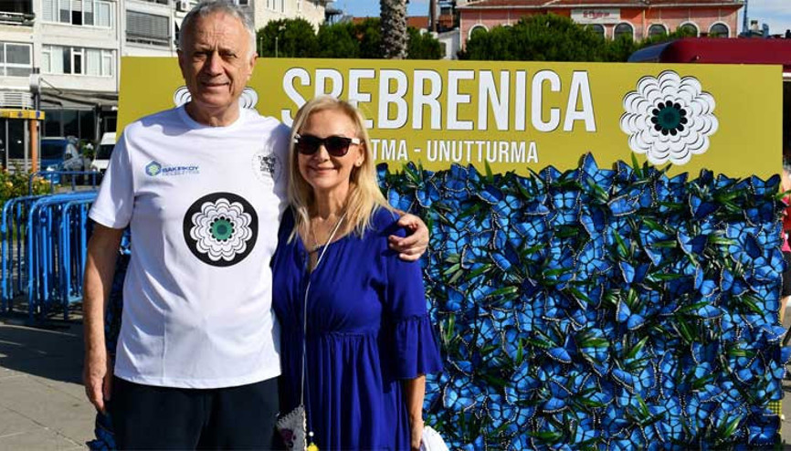 “Mavi Kelebekler” Zeliha Sunal’ın tablosunda canlandı