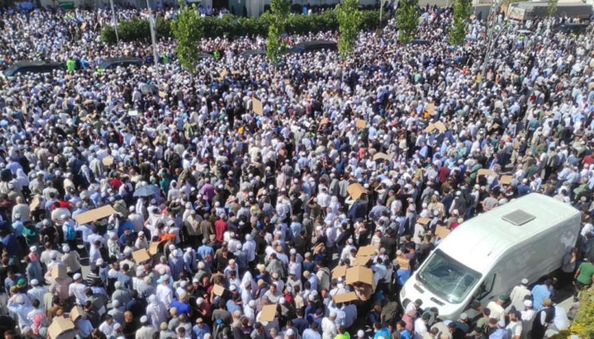 Cenazede 20 kilometrelik araç kuyruğu... Menzil cemaati lideri Abdülbaki El Hüseyni, son yolculuğuna uğurlandı