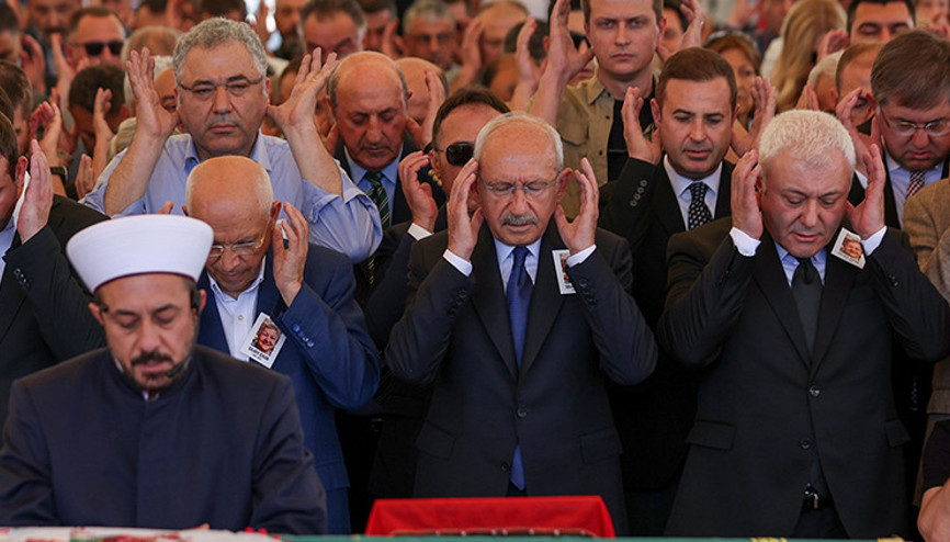 CHP lideri Kılıçdaroğlu, Tuncay Özkanın annesinin cenazesine katıldı