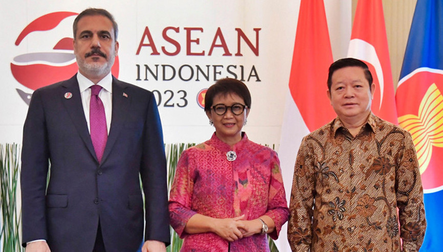 Bakan Fidandan Jakarta’da kritik temaslar