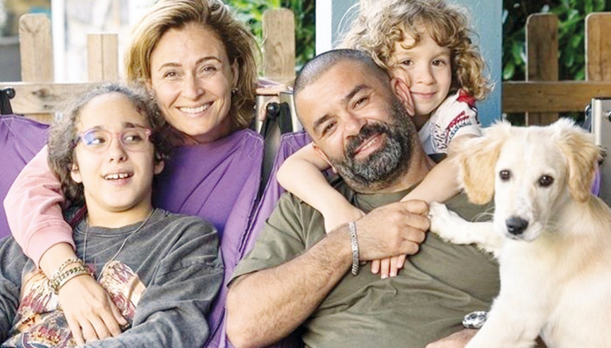 Yorulmuş bir erkek tarafı var gibi