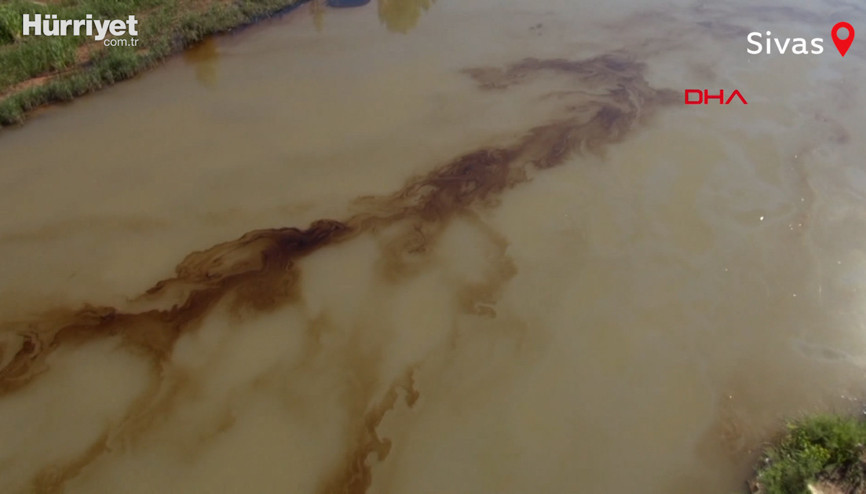 Kızılırmak yüzeyinde korkutan kirlilik görüntüsü