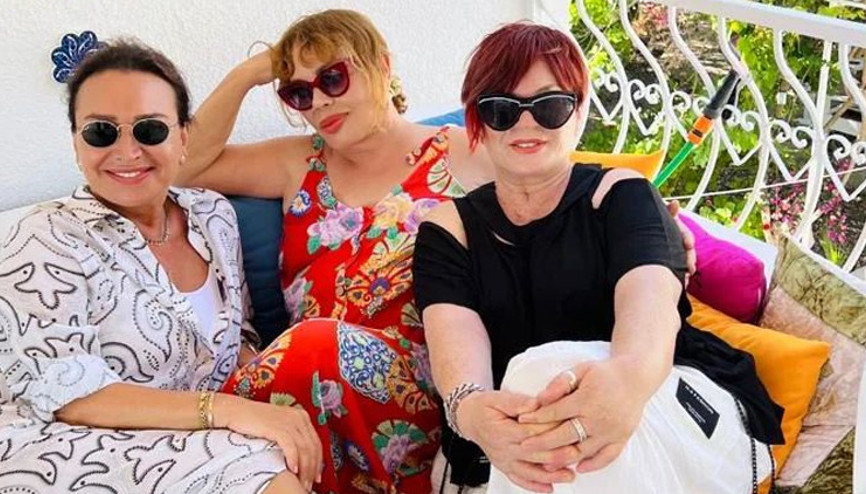 Hep mi güzeliz hep mi çiçek... Ünlü isimler Bodrumda buluştu