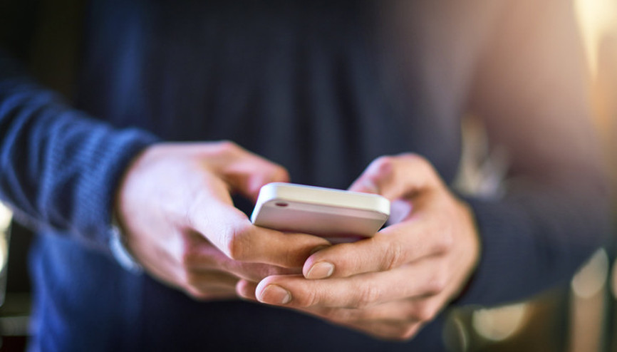 Cepteki mobil telefonlar spermler için tehlike saçıyor