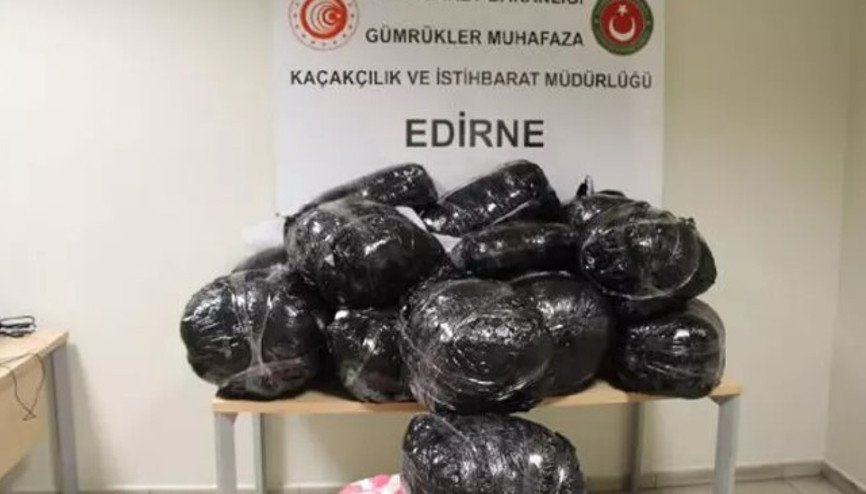 Kapıkule’de 2 milyon TL değerinde gelinlik ele geçirildi