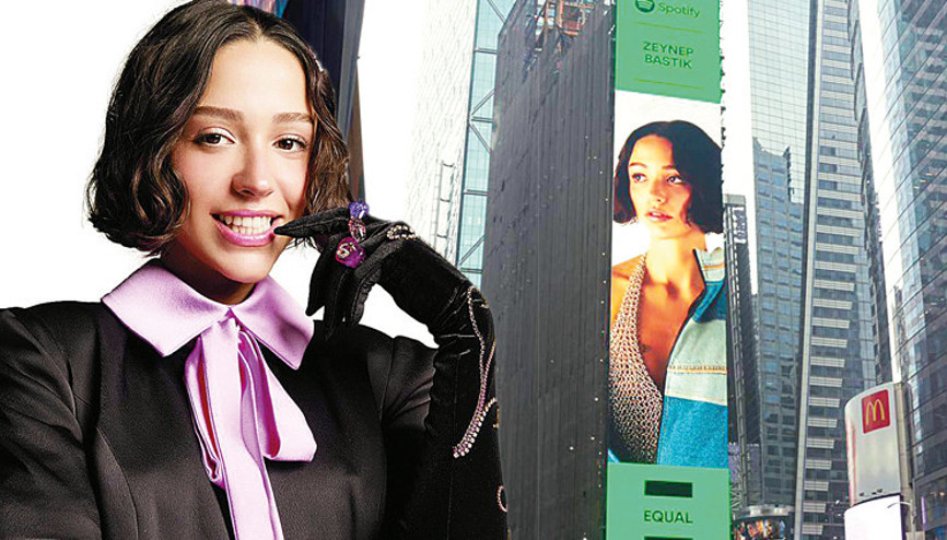 Zeynep Bastık Times Meydanı’nda