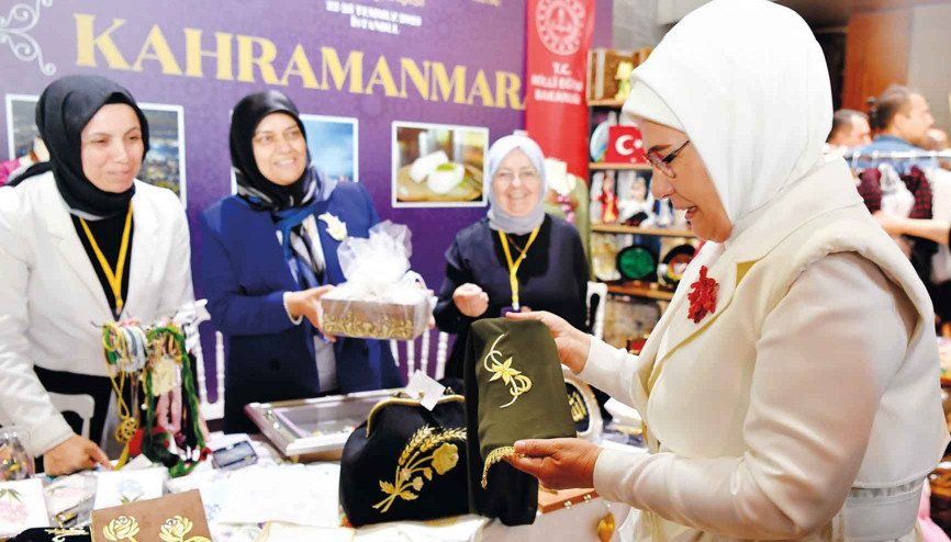 Bu çarşının tüm geliri depremzedeye... Açılışını Emine Erdoğan yaptı