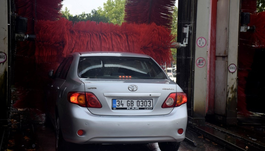 İstanbul’a çamur yağdı Oto yıkamacılara akın ettiler