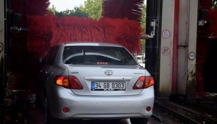 İstanbul’a çamur yağdı, sürücüler oto yıkamacılarda kuyruğa girdi