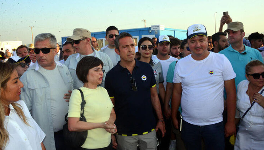 Fenerbahçe Başkanı Ali Koç, Kahramanmaraştaki konteyner kentin açılışını yaptı Fenerbahçe Başkanı Ali Koç, Kahramanmaraştaki konteyner kentin açılışını yaptı