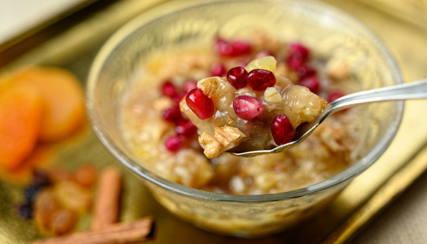 AŞURE MALZEMELERİ LİSTESİ ||  Aşure içine kaç çeşit ve sırasıyla hangi malzemeler konur, nasıl pişirilir İşte kararmayan ve tam kıvamında aşure tarifi ve yapılışı...