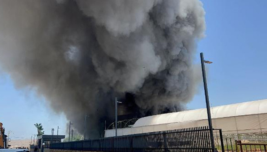 Antalyada fabrika yangını: Yoğun duman gökyüzünü kapladı