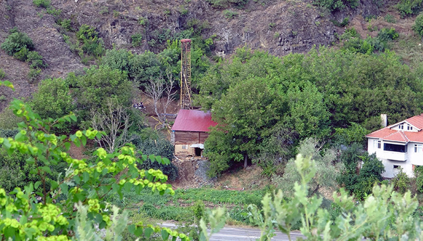 Bolu’da sır gibi kazı Maden işçileri getirildi... Arazi sahibi bile yaklaştırılmıyor Bolu’da sır gibi kazı Maden işçileri getirildi... Arazi sahibi bile yaklaştırılmıyor