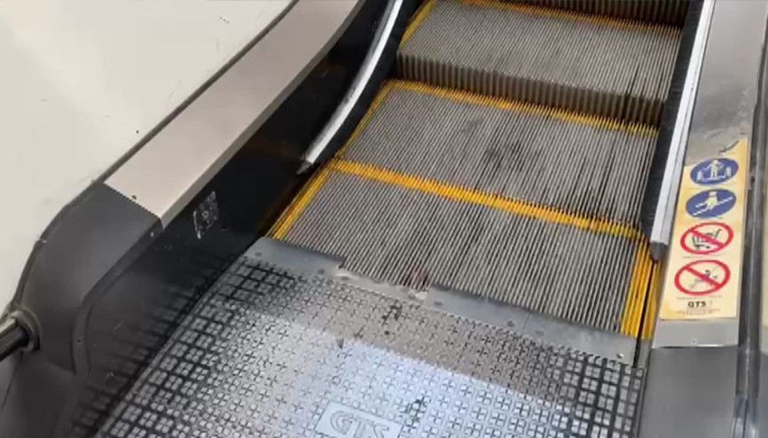 AVMde 6 yaşındaki çocuğun parmağı yürüyen merdivenlere sıkıştı