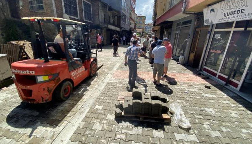 Rizede cadde imece usulü yenilendi Rizede cadde imece usulü yenilendi