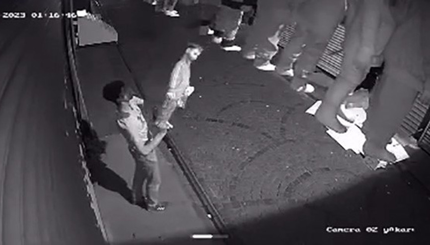 Eminönü’nde cansız manken hırsızlığı kamerada