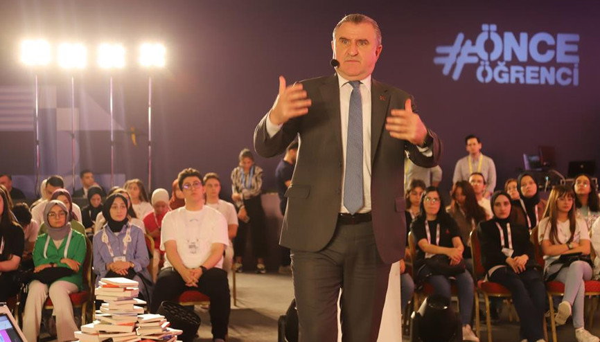 Bakan Bak’tan gençlere: Erteleme, üşenme, vazgeçme